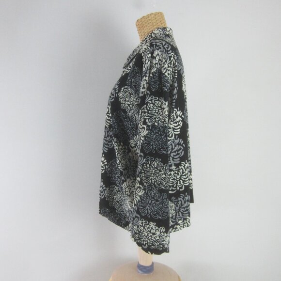 Very Vineyard Womens M / L Blue Gray Abstract Tropical Print Rayon Cropped Shirt - Picture 6 of 7